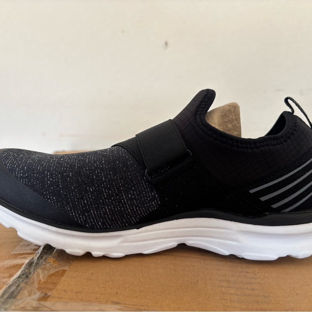 Abeo Women’s Black Walking Sneaker
